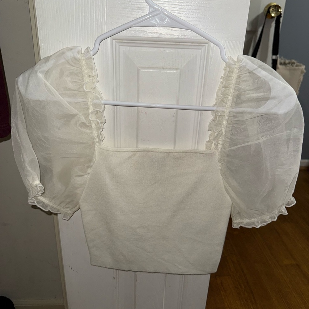 Wilfred Cream Puff Sleeve Blouse with Ruffled Neckline